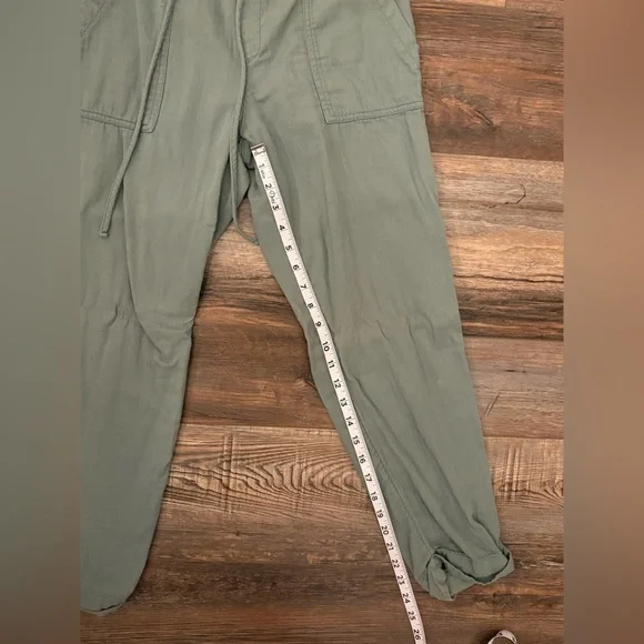 Old Navy Green Cargo Pants with Elastic Cuffs - Picture 3 of 4